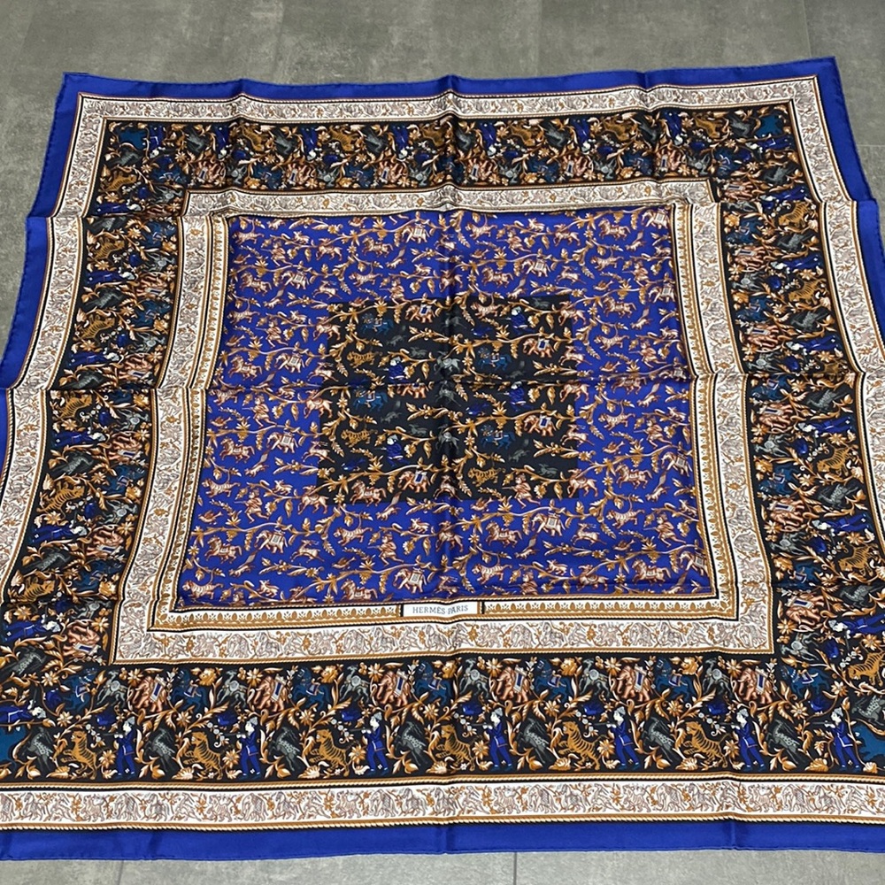 Authentic Brand New Without Tags Hermes Chasse En Inde silk scarf
